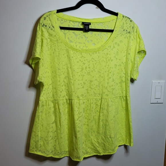 Torrid top skulls - Picture 1 of 3
